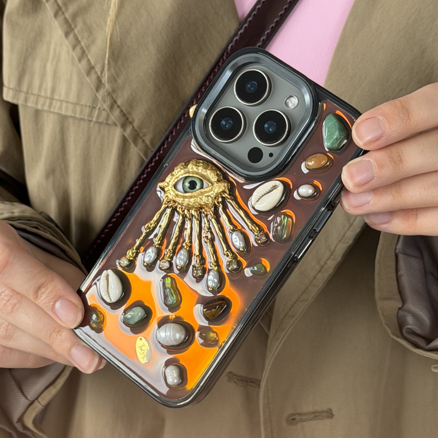 Golden eye. Dark Chameleon Base