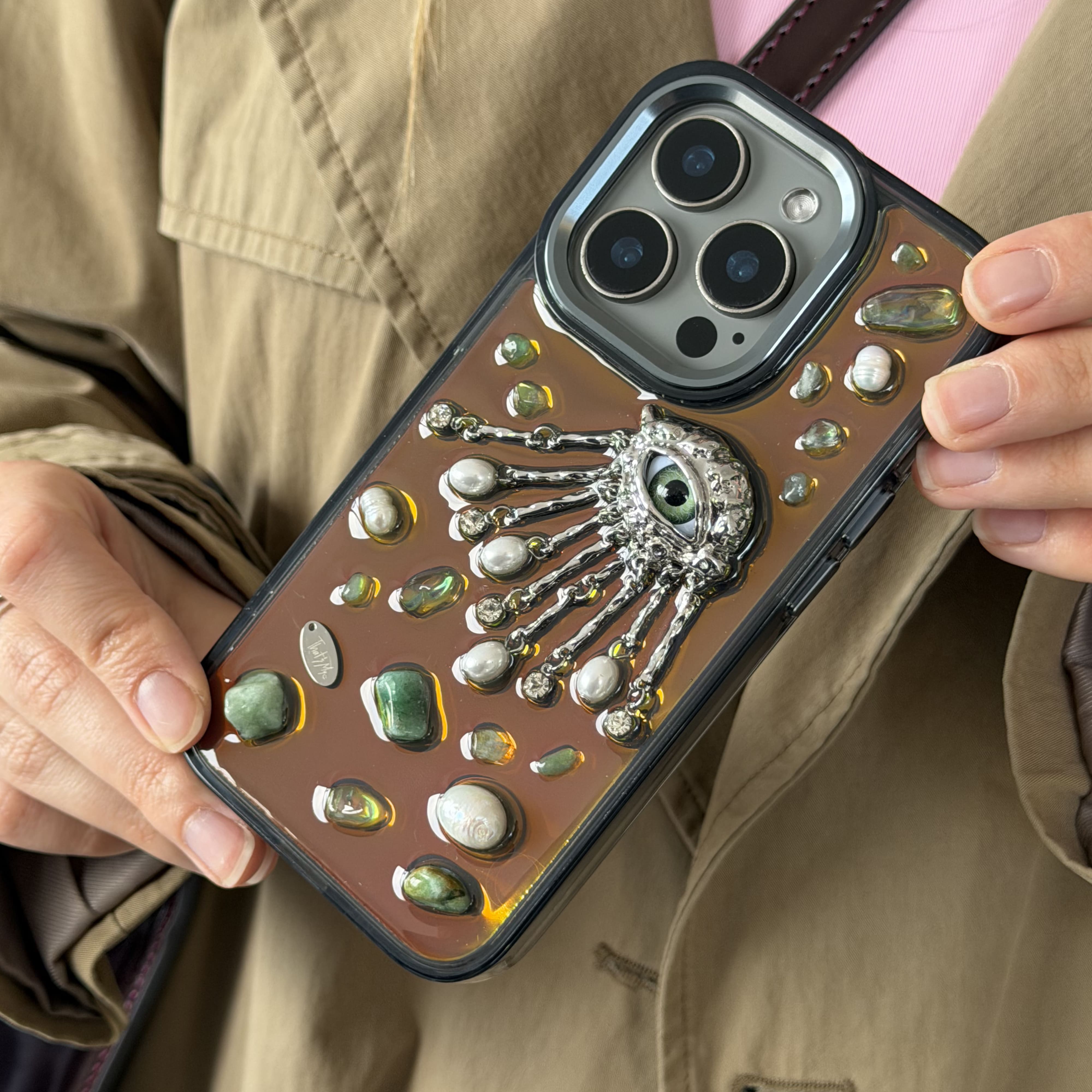 Silver Eye. Dark Chameleon Base