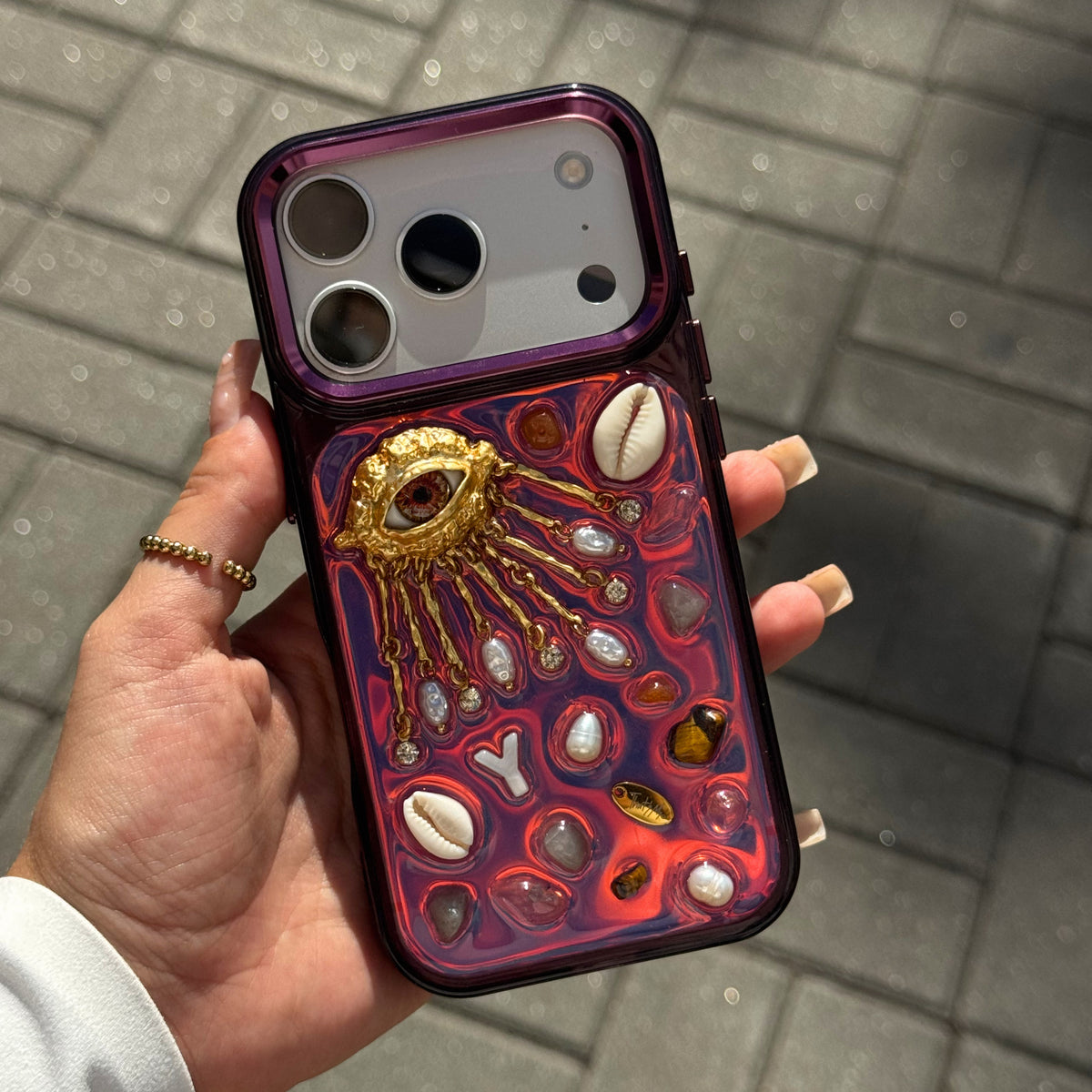 Golden eye. Burgundy Chameleon Base